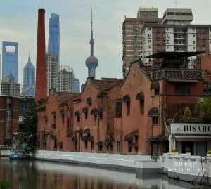 Oriental Pearl Tower, one of Top 4 Tourist Traps in Shanghai