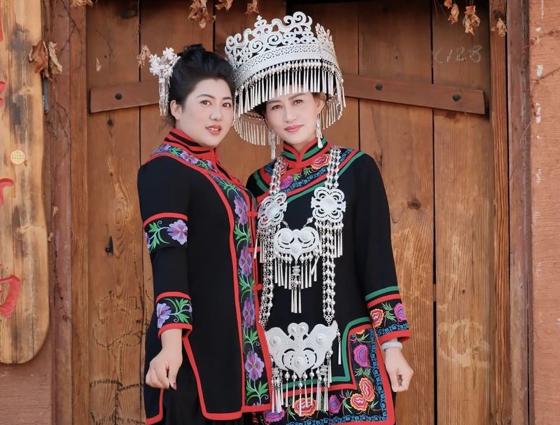 The Yi Women in Tradtional Clothes