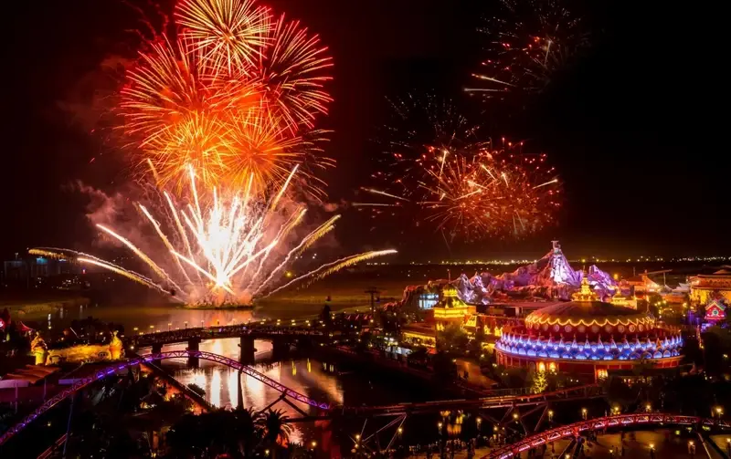 Heritage Fireworks Over Water at Shanghai Haichang Ocean Park