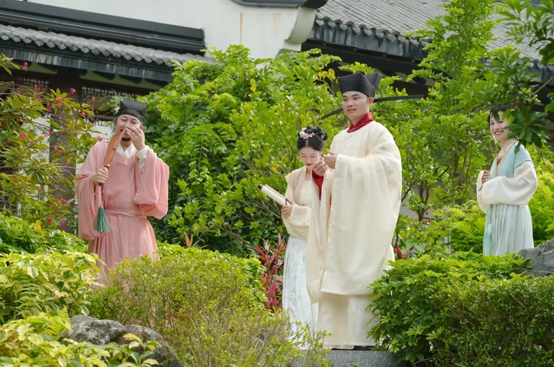 The Hanfu: China’s Timeless Robe
