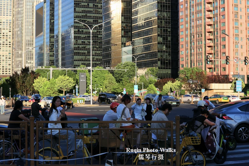 On the way westward to Silk Market along Jianguomen Outer Avenue
