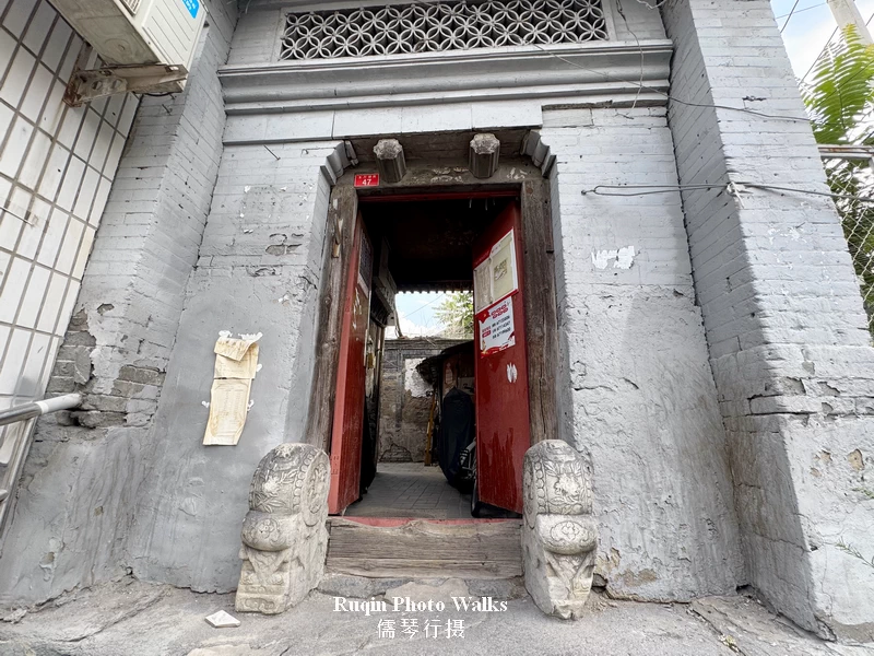 The house at No. 47, Dongting Hutong has the largest doorway in the lane.