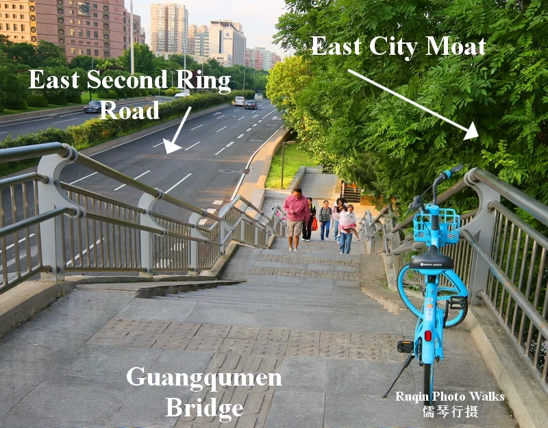I walked down to the waterside path along the Beijing East City Moat