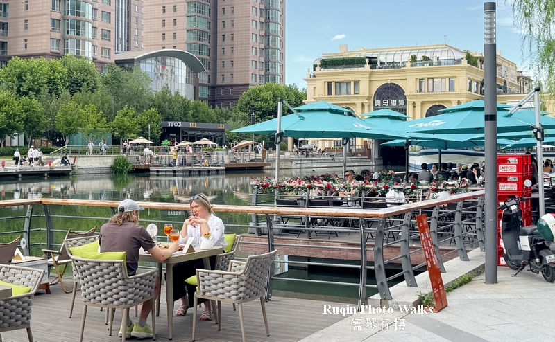 riverside restaurants with outdoor seating at Liangm River