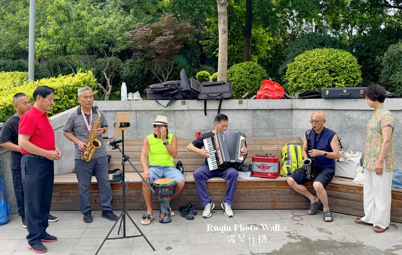 Retired residents playing music together on our walk along Liangma River
