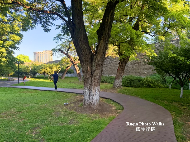Walking towards the western end of the park - Labor Square at Chongwenmen