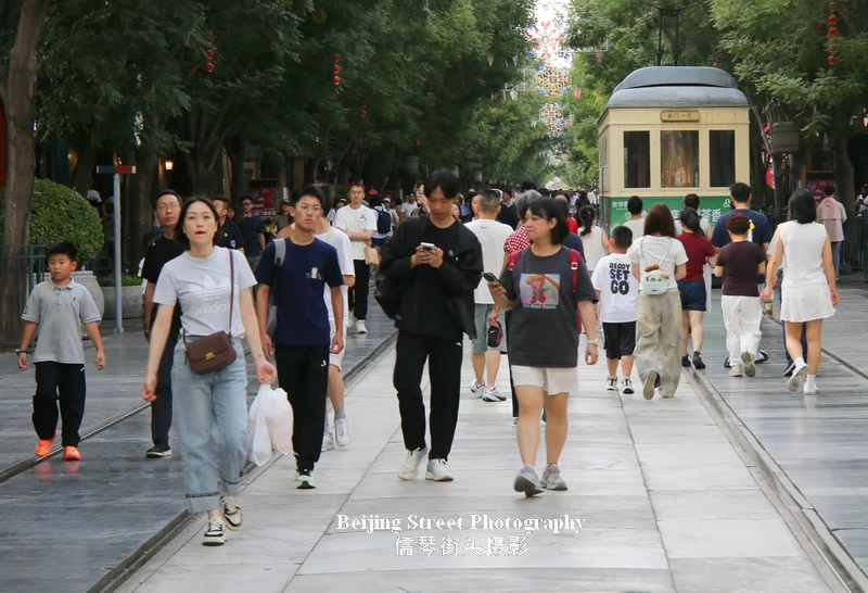 I walk on Qianmen Street - Beijing Street Photography by Ruqin