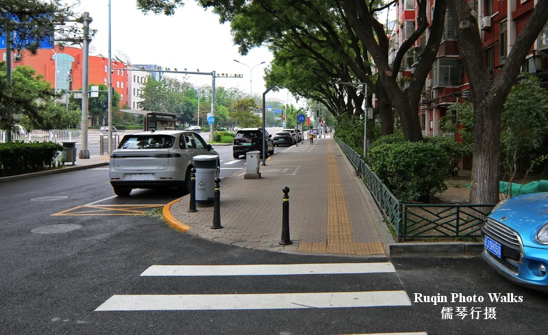 The sideway of Tiyuguan Road