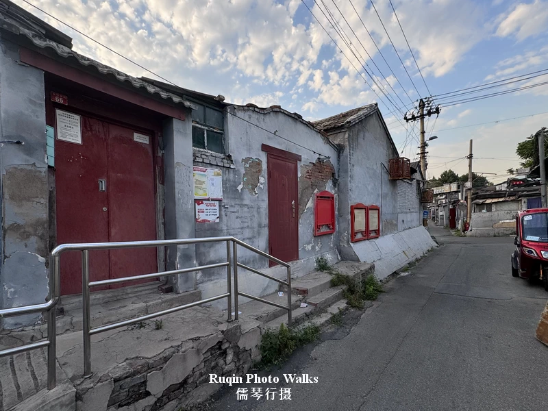 I followed the short lane south and soon emerged onto Dongtang Street.