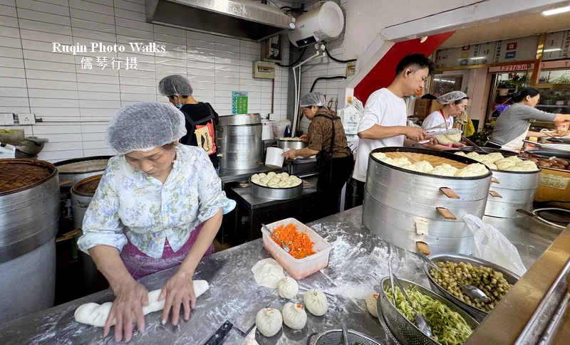 Vendors sold breakfast: steamed buns and more
