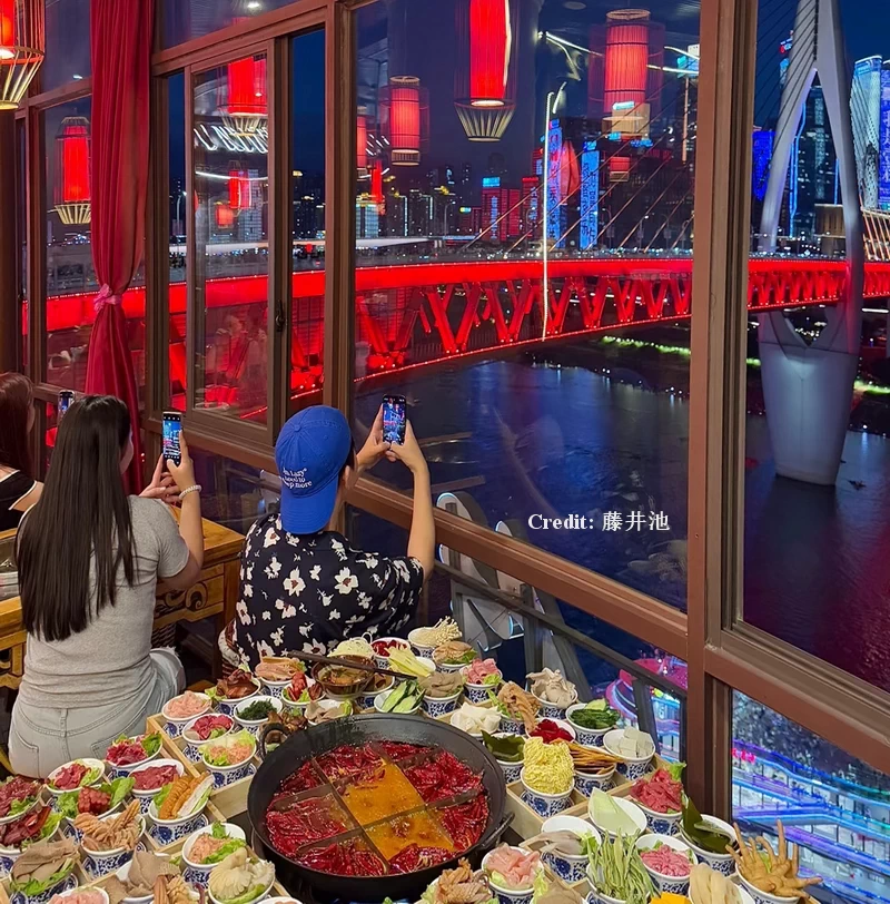 Having Hotpot over the night view of Hongya Cave