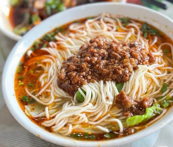 Dan dan noodles (担担面)