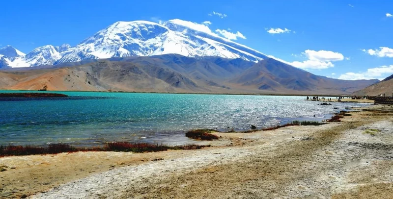 Karakul Lake