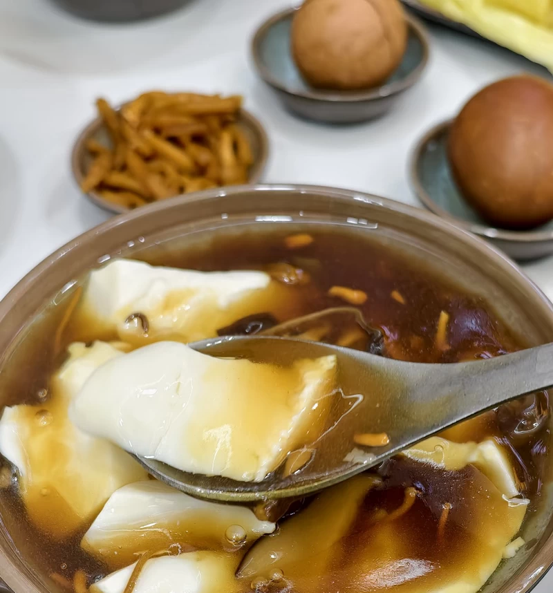 Savory Tofu Pudding (Beijing-style doufunao 豆腐脑)