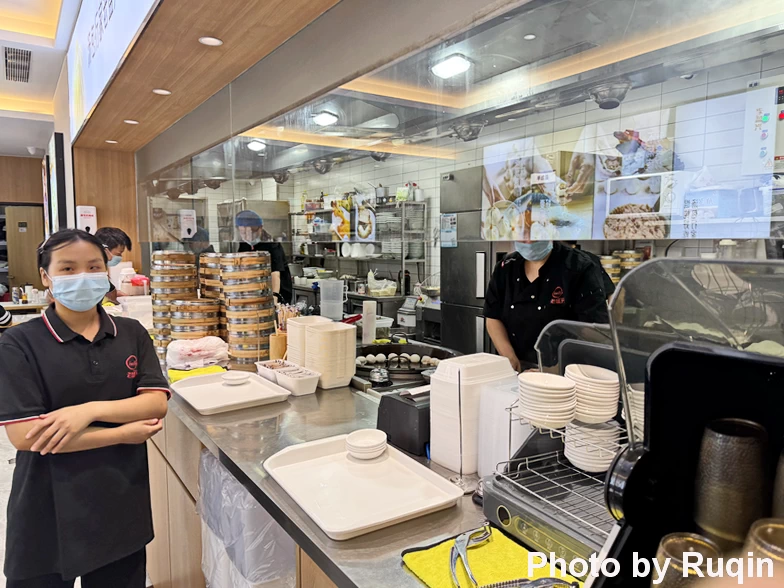 the open kitchen at Lao Sheng Xing (Guangqumen), Beijing