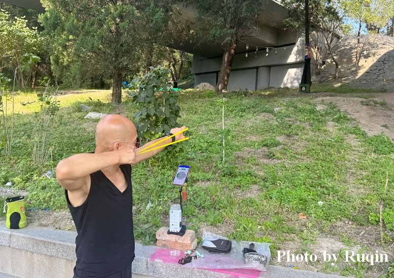 Lao Zhang takes aim at the target (Beijing Slingshot)