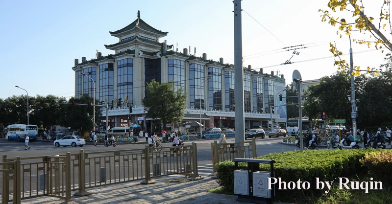 The commercial buildings along the Tianqiao section.