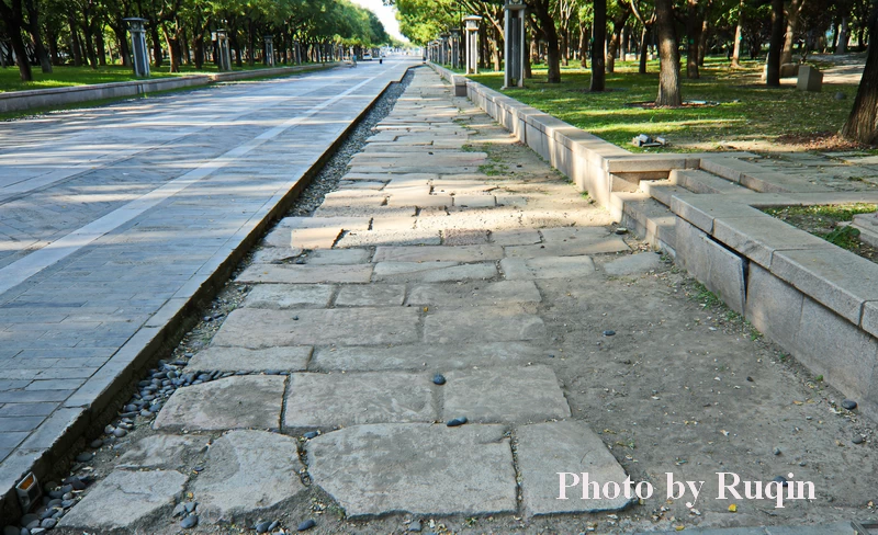 the archaeological marker and the excavated original stone road in Yongdingmen