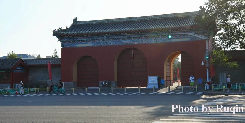Xiannongtan, the Temple of Agriculture, to the west of the Central Axis.
