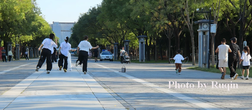 The young women dancing and recording videos along the Central Axis at Yongdingmen Park