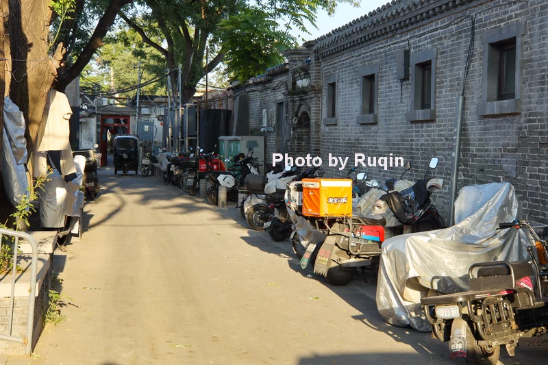 A hutong entrance and traditional courtyard houses on the east side of the Zhushikou Central Axis.