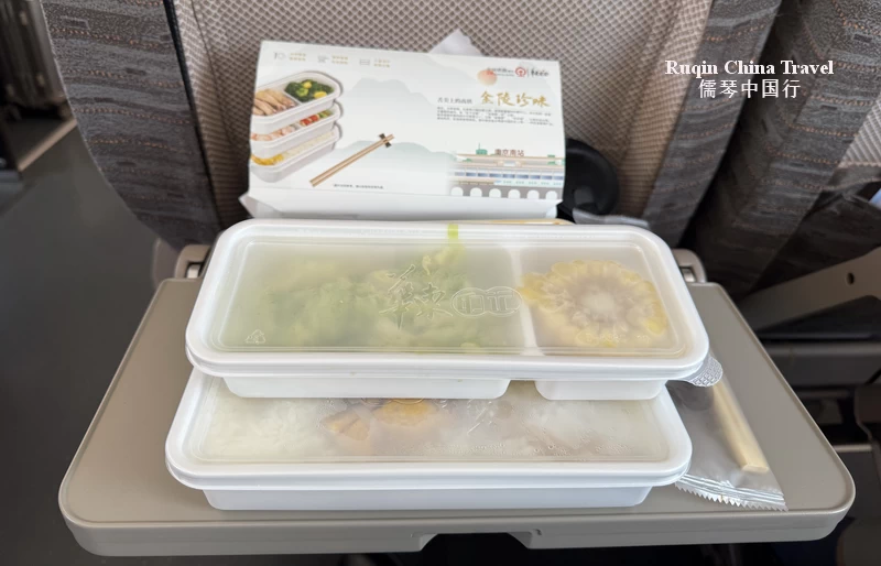 I chose a rice dish delivered at Nanjing Station