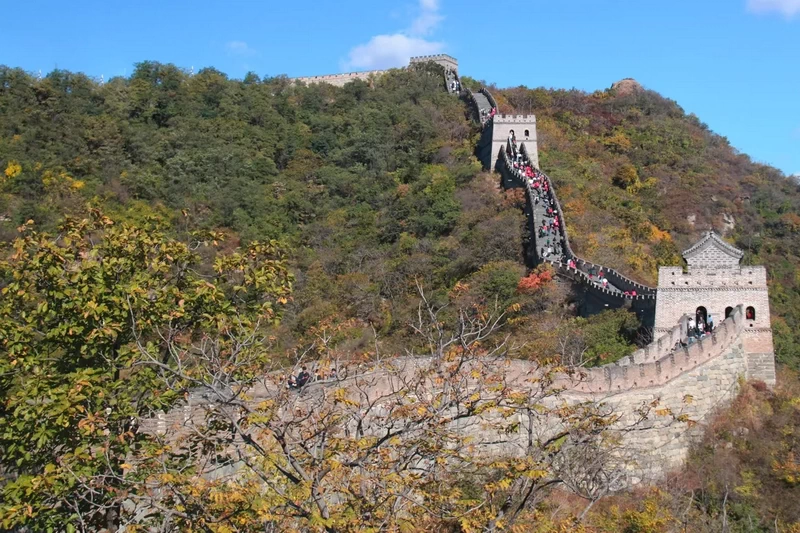 Hiking Mutianyu Great Wall in autumn