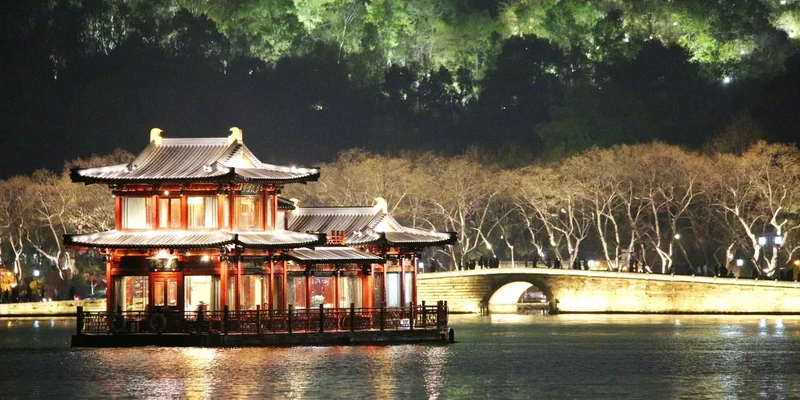 The Night Boating on the West Lake