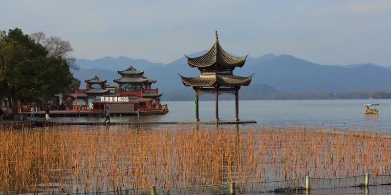 The lakeside view of the West Lake