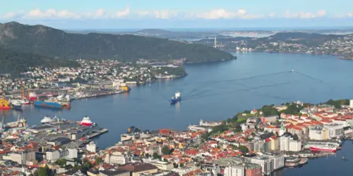 Overlook the city of Bergen from Mount Fløyen 